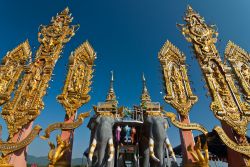 Cerimonia per l'anniversario del compleanno del re a Chiang Rai, Thailandia - © nofilm2011 / Shutterstock.com
