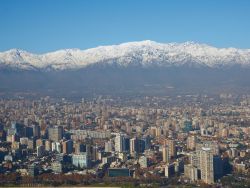 Cerro San Cristobal, il magnifico panorama su Santiago del CIle - © JeremyRichards / Shutterstock.com