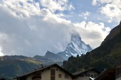 Il monte Cervino (Matterhorn) visto dal centro di Zermatt