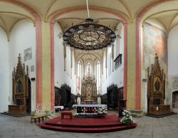 L'interno della chiesa della Presentazione della Vergine Maria a Ceske Budejovice (Repubblica Ceca) fonde elementi tipici del gotico e barocco - foto © Mikhail Markovskiy / Shutterstock.com ...