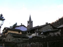 Chambave, il borgo della Valle d'Aosta. Buona parte del territorio è occupato da vigne che producono alcuni fra i vini più rinomati della regione  - © Patafisik ...