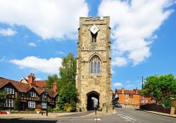 Chantry Chapel di St James a Warwick, Inghilterra - Fatta erigere da Roger de Newburgh nel 1126, la Cappella di San Giacomo si trova sopra la porta occidentale dell'antica città di ...