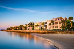 Charleston, South Carolina: le mervigliose case storiche della cosiddetta Battery, una delle zone più antiche della città - foto © Sean Pavone / Shutterstock.com