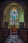 Chiesa a Rochefort-en-Terre in Francia. La Chiesa di Notre-Dame-de-la-Tronchaye, edificio religioso del XII secolo che, posto su un pendio sotto la città - si specchia nella propria bellezza ...