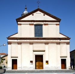Una Chiesa in centro a Venegono provincia Varese Lombardia - © lkpro / Shutterstock.com