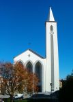 Una Chiesa moderna ad Amadora, regione di Lisbona, Portogallo - © Koshelyev - CC BY-SA 3.0, Wikipedia