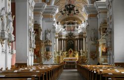 Interno della chiesa di San Francesco a Poznan, Polonia - L'altare decorato dell'edificio tardo barocco dedicato a San Francesco. Al suo interno si possono ammirare sculture e dipinti ...