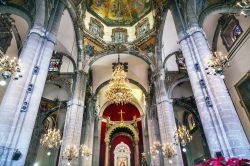 La religione cattolica è la più diffusa in Messico. A Città del Messico si trovano alcune tra le più importanti chiese del paese, come la Basilica de Nuestra ...