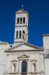 Chiesa del Santissimo Redentore di Ruvo di Puglia - Iniziata nel 1900 e completata solo mezzo secolo più tardi, questa bella chiesa di Ruvo di Puglia si presenta con un porticato diviso ...