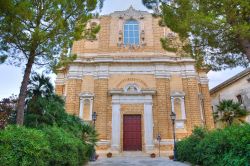 La facciata della Chiesa dell'Annunziata: questo edifico barocco si trova a Mesagne nel Salento (Puglia)  - © Mi.Ti. / Shutterstock.com