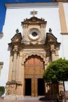 Stile barocco per la chiesa dell'Incarnazione a Marbella, Spagna. Il maestoso portale d'ingresso che conduce all'Iglesia Mayor de Santa Maria de la Encarnacion - © Artur Bogacki ...