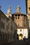 Luci e ombre sulla Chiesa della Beata Vergine Incoronata, a Sabbioneta - costruita nel XVI secolo sulle rovine di una chiesa precedente, la Chiesa della Beata Vergine Incoronata rientra nel ...