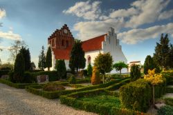 La chiesa di Rosted nei pressi di Roskilde, Danimarca. Questa graziosa chiesetta di credo luterano si trova a sud della città danese.




