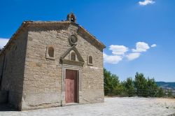 Chiesa di San Cataldo a Pietrapertosa (Basilicata) è la più antica del borgo e risale a circa il XII secolo - © Mi.Ti. / Shutterstock.com