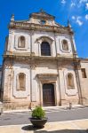 La chiesa di San Francesco a Manduria, Puglia, Italia. L'attuale facciata risale al 1773 poiché quella seicentesca è stata gravemente danneggiata dal terremoto di trent'anni ...
