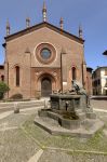 Chiesa di San Francesco, uno degli edifici religiosi da non perdere a Vigevano - © hal pand / Shutterstock.com
