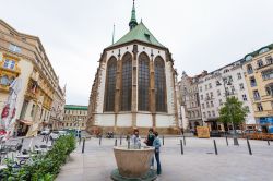 Chiesa di San Giacomo Maggiore a Brno, Moravia (Repubblica Ceca). Fra i migliori monumenti cittadini, è un bell'esempio di architettura gotica. Venne fondata nel 1220 per i coloni ...