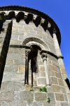 Chiesa di San Juan a Ribadavia, Spagna: finestra ad arco in stile romanico.

