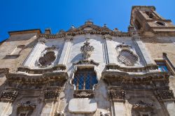 Ammirando la Chiesa di San Lorenzo a San Severo, Puglia: veduta dal basso - La Chiesa di San Lorenzo, qui splendidamente ripresa dal basso, non è solo uno degli edifici religiosi più ...