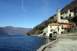 La medievale chiesa di San Martino a Careno, si trova vicino a Nesso sul  Lago di Como - © Luca Grandinetti / Shutterstock.com