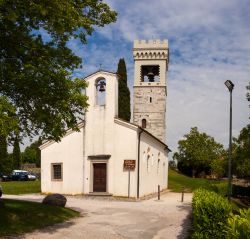 Chiesa di San Michele nel castello di Fagagna, Friuli - © bepsy / Shutterstock.com