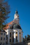 Chiesa di Santa Croce nella città bavarese di Donauworth, Germania. A spiccare è soprattutto la cupola in stile rococò.
