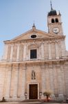 Chiesa di Santa Maria Assunta a Arco, Trentino. Fondata tra il IV° e il IX° secolo, questa collegiata è stata menzionata per la prima volta in un documento del 1144.

