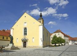 La chiesa e il monastero francescano di San Giovanni Battista di Varazdin risalgono al 1650. Il campanile, visibile in secondo piano nella foto, misura quasi 55 metri d'altezza - foto ...