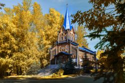 La bellissima struttura in legno della chiesa evangelica luterana di Santa Marta a Tomsk, Russia - © Sergey Dobrydnev / Shutterstock.com