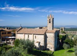 La Chiesa di Santa Maria a Monteriggioni (Toscana) - Fu costruita nel periodo dell'alto medioevo e per la sua tipicità della costruzione, può essere paragonata ad alcuni edifici ...