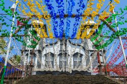 Chiesa di Nossa Senhora do Monte a Madeira (Portogallo) - Vi si accede in diversi modi: sia con la funivia che con il taxi, anche se la modalità più vincente soprattutto per entrare ...