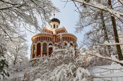 La chiesa russo-ortodossa di San Vladimiro a Marianske Lazne in inverno (Repubblica Ceca).
