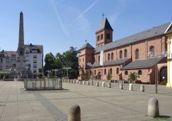La chiesa di San Martino (Martinskirche) a Worms, in Germania. È una delle chiese più importanti e significative del centro storico della città - foto © PRILL / Shutterstock.com ...