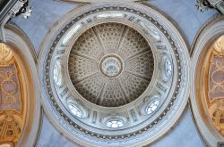 Dettaglio del soffitto e della cupola della Chiesa di Sant'Uberto a Venaria Reale, Torino (Piemonte) - Un altro merito ad opera di Filippo Juvarra vede in questa struttura ecclesiastica, ...