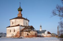 Chiesa di Santa Croce e di Cosma e Damiano a Suzdal, Russia - Nonostante lo stato di conservazione non sia dei migliori, questo edificio di fede ortodossa emana ancora un grande fascino agli ...