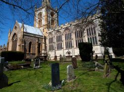 Chiesa Santissima Trinità a Stratford-upon-Avon, Inghilterra - Una bella immagine della Holy Trinity Church conosciuta soprattutto perchè accoglie le tombe di William Shakespeare ...
