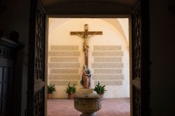 Chiesa santi Filippo e Giacomo di Altotting: il memoriale ai caduti della Seconda Guerra Mondiale (Germania) - © RockerStocker / Shutterstock.com