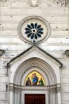 Particolare del portale d'ingresso della chiesa del Santissimo Rosario a Avellino, Italia. Voluta da Maria de Cardona contessa di Avellino, questa monumentale chiesa è stata progettata ...
