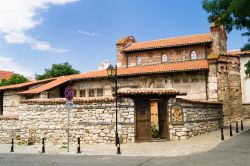 La chiesa di Sveti Stefan (Santo Stefano), in ulitsa Ribarska a Nessebar (Bulgaria), è la più visitata dai turisti - © Photo and Vector / Shutterstock.com