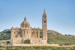Santuario Mariano di Ta Pinu nei dintorni di Gharb, isola di Gozo (Malta) - © Anibal Trejo / Shutterstock.com