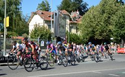 Ciclisti alla 99ima edizione del Tour de France in una strada di Pau, Francia - © Oleg_Mit / Shutterstock.com