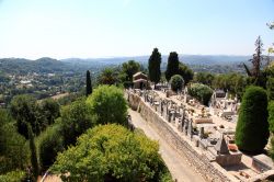 Il cimitero del villaggio di Saint-Paul-de-Vence, sud della Francia. Fra le personalità celebri sepolte vi è il pittore Marc Chagall.



