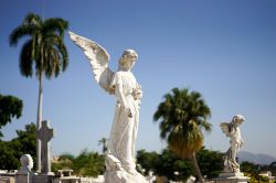 Il cimitero di Santa Ifigenia a Santiago de Cuba è il secondo più importante del paese dopo la Necròpolis Cristòbal Colòn dell'Avana. Da dicembre 2016 ...