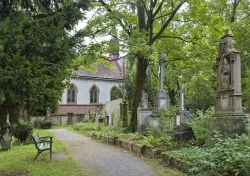 Un particolare dell'affascinante antico cimitero e della relativa cappella a Friburgo in Bresgovia (Germania) - foto © PRILL / Shutterstock.com
