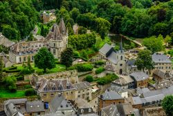 Un'immagine panoramica della cittadina di Durbuy, nella regione della Vallonia, in Belgio  - © Shutterstock.com

