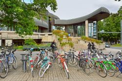 City Library Metso a Tampere, Finlandia - Ha facciata in granito e rame questo moderno edificio della città che ospita la biblioteca con un dipartimento dedicato alla musica, una sezione ...