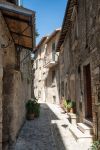 Civitella del Tronto, Abruzzo: una via del centro storico cittadino.