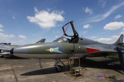 Un jet Hunter T7 exRAF (Royal Air Force) esposto al Cold War Jets air display, la mostra degli aerei della guerra fredda presso il Bruntingthorpe Airfield vicino  a Leicester - © david ...