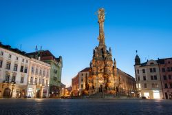 La Colonna della Trinità: il monumento barocco, un ringraziamento per la fine di una epidemia di peste in città, si trova in piazza a Olomouc in Repubblica Ceca - © Forance ...