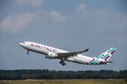 Come arrivare alle Maldive: un A330 200 di AIR ITALY.